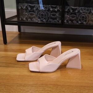 Baby pink women’s mule triangle block heel